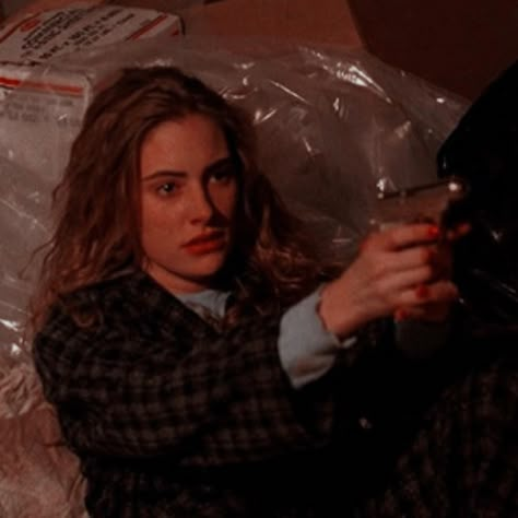 Twin Peaks Women, Shelly Johnson Aesthetic, Twin Peaks Profile Picture, Shelly Johnson Twin Peaks, Shelly Twin Peaks, Creek Comic, Shelly Johnson, Slasher Oc, Lana Winters