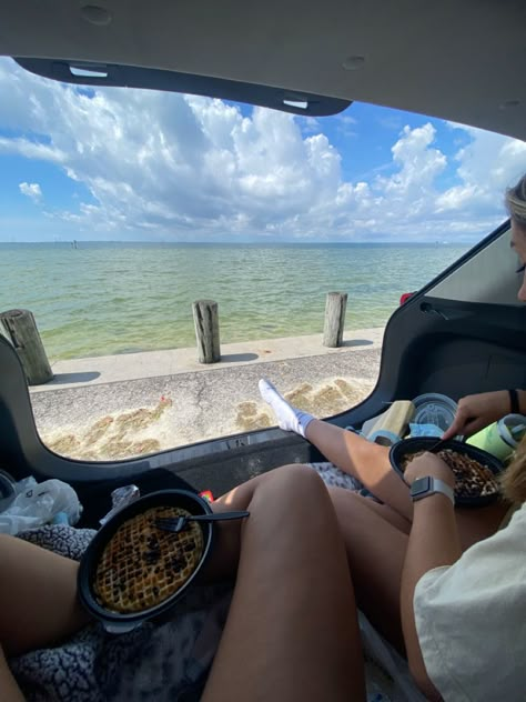 waffle house car date on the beach Car On The Beach Aesthetic, Car Beach Date, Car Beach Aesthetic, Beach Car Interior, Car Vibes, Car Date Aesthetic, Summer Car, Beach Car Aesthetic, Beachy Car