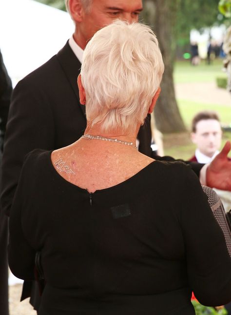 Judy Dench Hair, Judy Dench, 81st Birthday, Short White Hair, Fall Winter Hair Color, Judi Dench, Winter Hair Color, Winter Hairstyles, Aging Gracefully