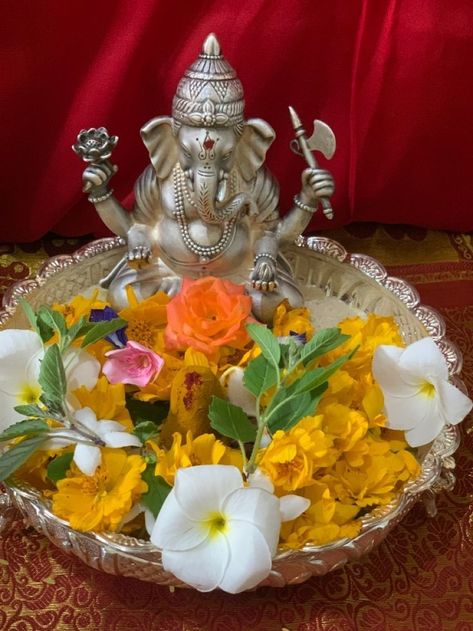 Silver Ganpati Murti, साईं बाबा, Lakshmi Statue, Ganesh Chaturthi Decoration, Ganesh Puja, Ganpati Bappa Wallpapers, Ganapati Decoration, Diwali Decorations At Home, Baby Ganesha