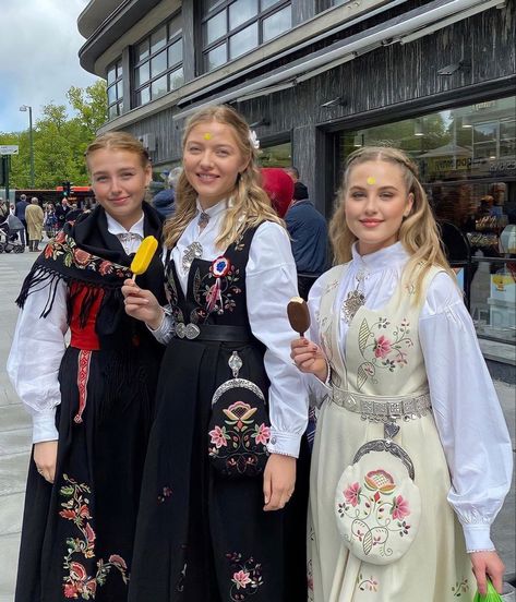 Norway Clothes, Norway Clothing, Norway People, Nordic Goddesses, Norwegian Clothing, European Costumes, European Outfit, European Girls, National Dress