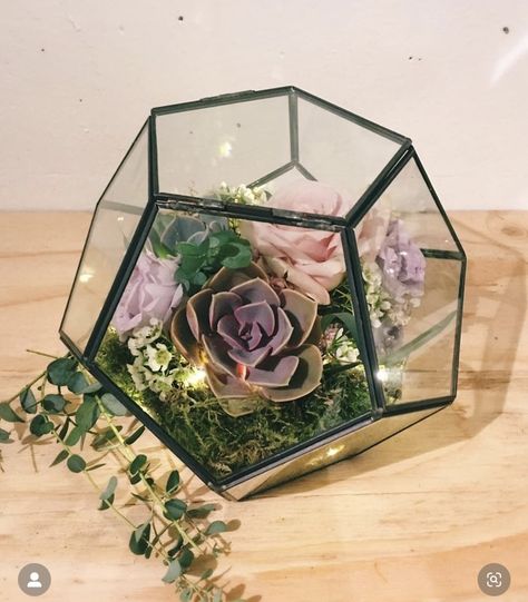 Succulent Centre Pieces, Wedding Terrarium Centerpiece, Terrarium Centerpiece Wedding, Bayou Wedding, Succulent Wedding Centerpieces, Round Wedding Tables, Geometric Centerpiece, Terrarium Centerpiece, Cottagecore Wedding