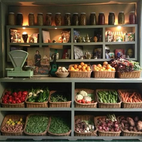 Fruit Store Design Shops, Farm Shop Aesthetic, Bakery Table Display, Mini Grocery Store Design Small Spaces, Small Pantry Storage Ideas, Diy Small Pantry, Small Pantry Storage, Farm Shop Ideas, Small Shop Ideas