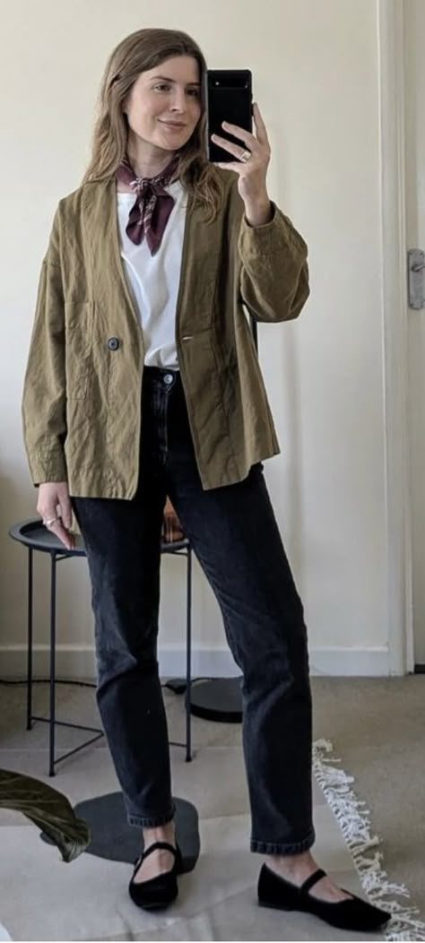 Clog Loafers Outfit, Cropped Trousers Outfit Winter, Birkenstock Clogs Office Outfit, Folkpunk Fashion, Brown Oxford Shoes Outfit, Winter Corduroy Ankle-length Pants, Brown Loafers Outfit, Casual Loafers Outfit, Cropped Trousers Outfit