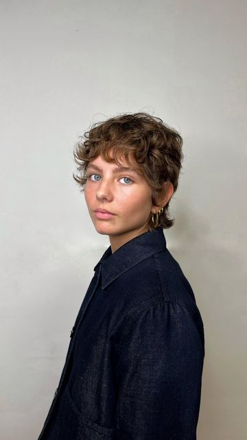 Mia Farrow Hair, Short Chopped Haircut, 60s Mod Pixie Cut, Mod Shag Haircut, Helena Bonham Carter Short Hair, Pixie Haircut Thick Wavy Hair, Mod Pixie Haircut, Joan Of Arc Haircut, Mod Cut Women