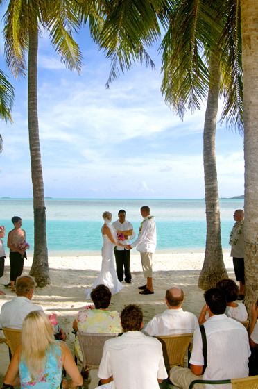 Stunning wedding destination at the Cook Islands! Rarotonga Wedding, Cook Island Wedding, Cook Islands Culture, Marco Island Wedding, Rarotonga Cook Islands, Festive Wedding, Cook Islands, South Pacific, 25th Anniversary