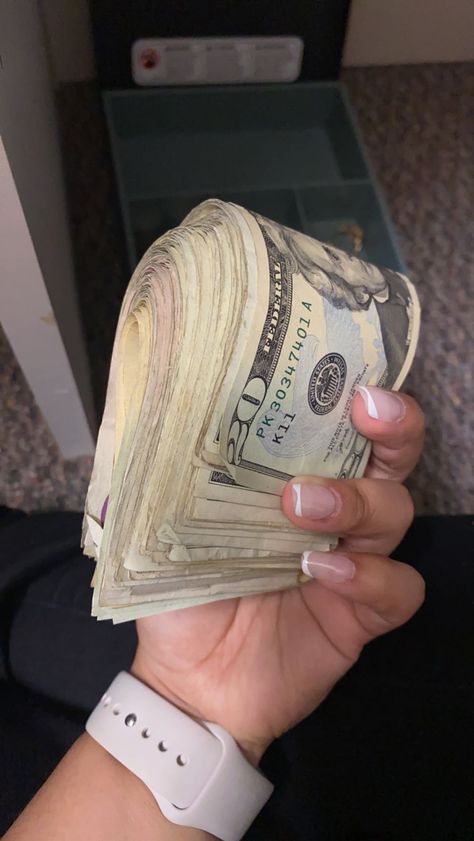 #money #bread #bands #franklins Life Goals Future, Money Vision Board, Mo Money, Online Make Money, Money Generator, Money Stacks, Money Pictures, Money On My Mind, Money Goals