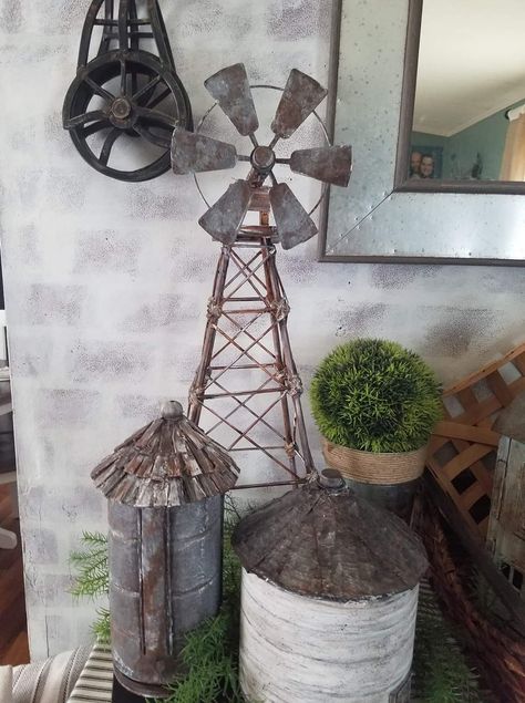 Diy Silo Decor, Windmill Decor Ideas, Tree Farm Decor, Country Dining Room Decor, Diy Farmhouse Crafts, Diy Windmill, Western Decor Diy, Wagon Wheel Decor, Windmill Decor