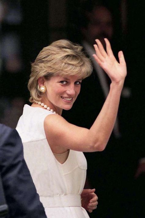 1996: Diana, Princess of Wales visits Chicago. Photo: Tim Graham, Tim Graham/Getty Images / Tim Graham Photo Library Diana Haircut, Princess Diana Images, Lady Spencer, Diana Queen, Princess Diana Hair, Hair Evolution, Principe William, Jennifer Beals, Princess Diana Photos