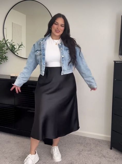 Skirt Ideas For Plus Size, Plus Size Skirt Outfits Work, Plus Size Work Summer Outfits, Modest Outfit Plus Size, Classy Plus Size Outfits Summer, Plus Sized Office Outfits, Plus Size Satin Skirt Outfit, Big Tummy Outfits, Simple Plus Size Outfits