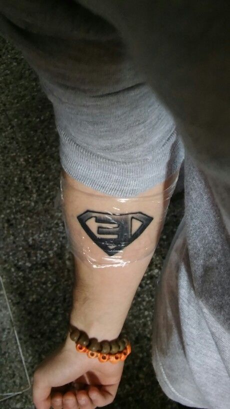 Tattoo Eminem Eminem's Tattoos, Eminem Tattoo Design, Chivas Tattoo, Eminem Inspired Tattoos, Eminem Tattoo Ideas, Rapper Tattoos, Eminem Tattoo, Pennywise Tattoo, Superman Tattoos