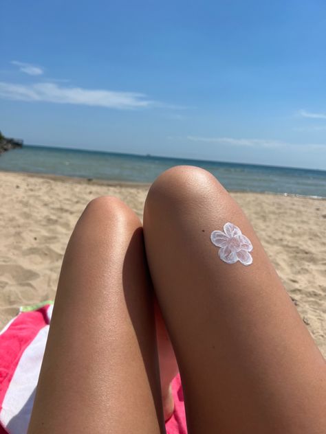 Sunscreen Tattoo, Summer Widgets, Vacation Pics, Barbie Summer, Summer Pics, Summer Picture Poses, Malibu Barbie, Summer Goals, Foto Ideas Instagram