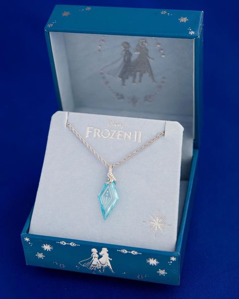 Disney Princess Jewelry, Frozen Necklace, Frozen Jewelry, Frozen Pictures, Neck Pieces Jewelry, Princess Jewelry, Bead Charms Diy, Dream Gift, Pandora Bracelet Charms