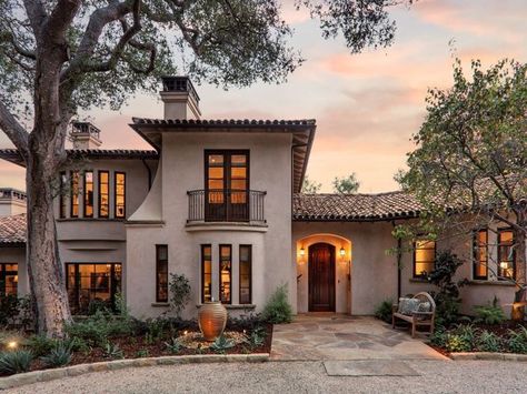 Modern Spanish Farmhouse, Santa Barbara House, Spanish Mediterranean Homes, Spanish Farmhouse, Santa Barbara Style, Mediterranean Style Homes, Casas Coloniales, Spanish Style Homes, Mediterranean Home