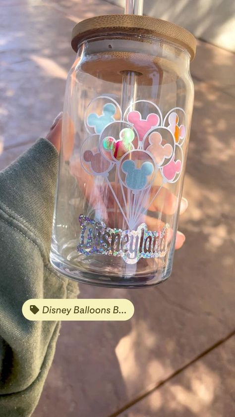 Aesthetic Iced Coffee, Glass Tumbler Design, Beer Glass Cups, Starbucks Cup Art, Coffee Cups Diy, Beer Glass Can, Disney Balloons, Trendy Water Bottles, Disney Cups