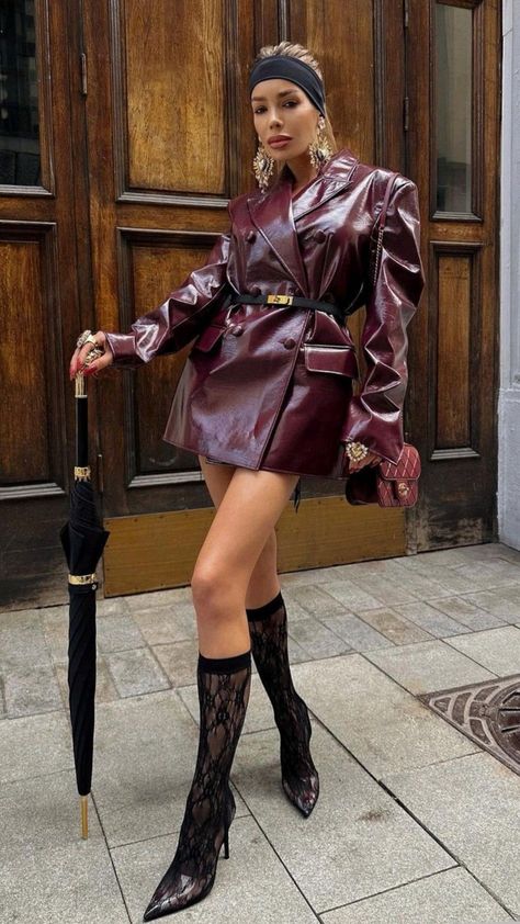 Burgundy Leather Blazer, Ootd Blazer, Money Video, Casual Glam, Effortlessly Chic Outfits, Paris Outfits, Casual Chic Outfit, Classy Women, Burgundy Color