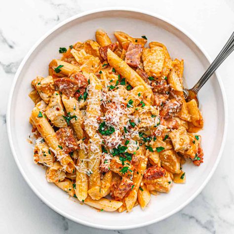 chicken and chorizo pasta on a white plate. Chorizo Pasta Bake, Chorizo Pasta Recipes, Chicken And Chorizo Pasta, Panini Recipes Chicken, Chicken And Chorizo, Salad Appetizer Cups, Chorizo Pasta, Chicken Chorizo, Chicken Tikka Masala Recipes