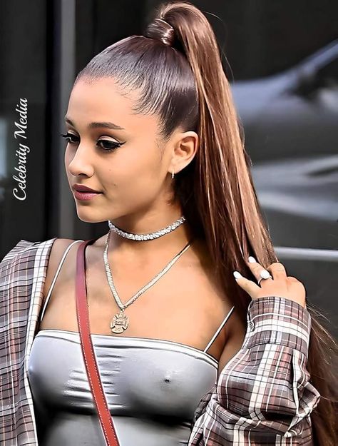 Ariana Grande Body, Selena Gomez Dress, Ariana Grande Bra, Ariana Grande Boyfriend, Female Artists Music, Ariana Grande Tumblr, Adriana Grande, Ariana Grande Images, Ariana Video