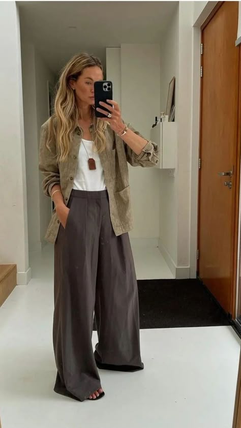 Slouchy Chic Style, Classic Womens Style Casual, Womens Casual Trouser Outfit, 40 Style Over 40 Casual Outfits, Hot Weather Formal Outfits, Spring Work Outfits For Women Casual, Flowy Work Outfit, Edgy Casual Outfits Summer, Smart Casual Workwear Women