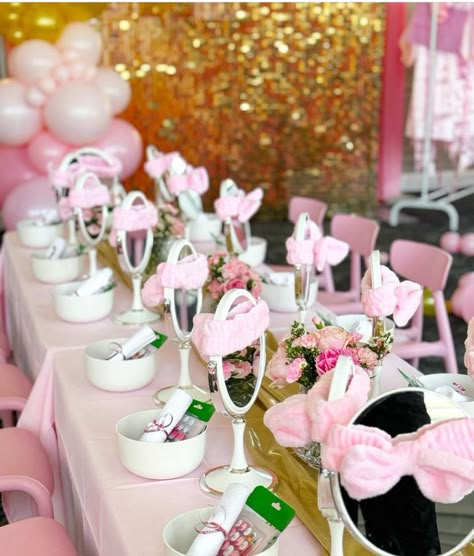 Spa Party Ideas For Girls Birthday Kids, Spa Bday Party, Spa Girls Birthday Party, Spa Party Photo Booth, Makeup Birthday Party Ideas, Hoco Morning, Spa Birthday Cake, Spa Party Decorations, Makeup Birthday Party