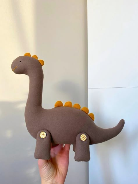 Dinosaur Sewing Pattern, Dinosaur Sewing, Handmade Dolls Tutorial, Modern Kids Toys, Dinosaur Brontosaurus, Stuffed Dinosaur, Felt Toys Diy, Handmade Soft Toys, Soft Toy Patterns