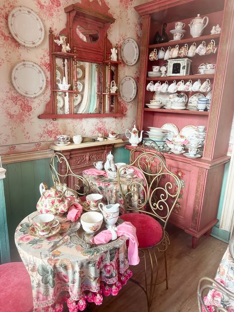 Tea Party Bedroom, Tea Room Aesthetic, Tea Room Decor, Vintage Tea Rooms, Party Bedroom, Cottage Room, Royal Tea, Future Plans, Room Aesthetic