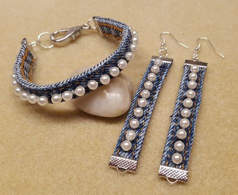 Denim seams and pearls. Blue Jean Bracelets, Recycled Denim Jewelry, Jean Upcycle Diy Clothes, Denim Recycling Ideas, Denim Seams Projects, Denim Earrings Diy, Denim Accessories Diy, Denim Jewelry Diy, Cloth Jewellery Handmade