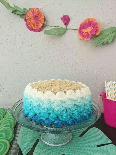 Ocean Theme Cake Buttercream, Wave Birthday Cake, Moana Smash Cake, Ocean Beach Cake, Ocean Theme Birthday Cake, Summer Birthday Cake Ideas, Hawaiian Birthday Cake, Waves Cake, Ocean Themed Cake