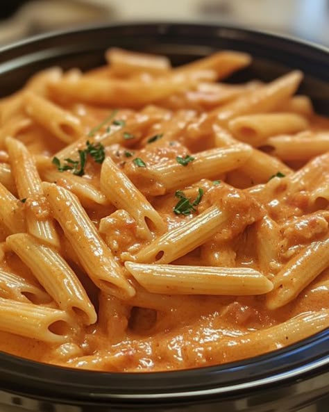 Slow Cooker Vodka Sauce Pasta, Vodka Sauce Recipe Dinners, Pasta Receipts, Crockpot Pasta Sauce, Cooktop Cove Recipes, Crock Pot Pasta Sauce, Soup Recipes Simple, Crockpot Favorites, Tomato Sauces