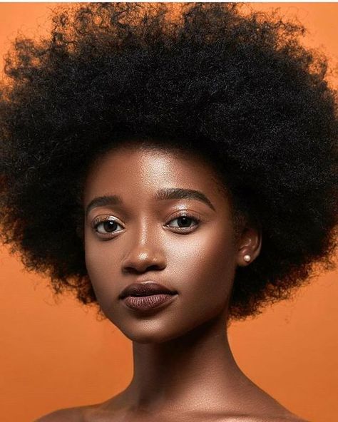 Fashion Hairstyles, Pelo Afro, Melanin Poppin, Wedding Fashion, Portrait Inspiration, Afro Hairstyles, Black Is Beautiful, Womens Makeup, Beautiful Hair