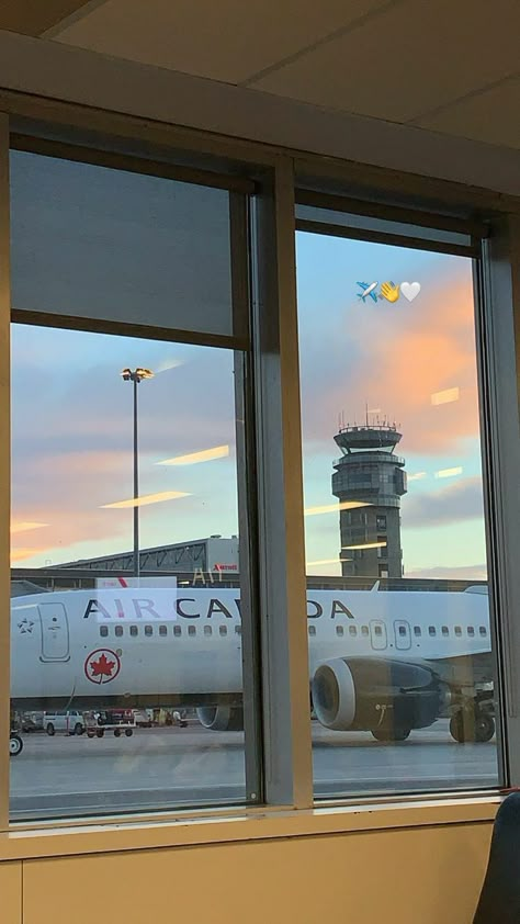 Air Canada Plane, Canada Toronto City, Airport Vibes, Plane Photos, Toronto Airport, Airport Aesthetic, Adventure Time Characters, Canada City, Airport Design