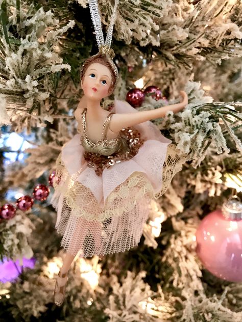 Pink Ballet Christmas Tree, Vintage Nutcracker Images, Ballet Themed Christmas Tree, Nutcracker Christmas Tree Pink, Feminine Christmas Aesthetic, Christmas Decor Ideas Nutcracker, Sugarplum Fairy Aesthetic, Nutcracker Ballet Christmas Tree, The Nutcracker Aesthetic