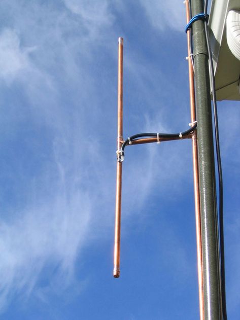 J Pole Antenna, Hd Antenna Diy, Diy Tv Antenna, Long Range Antenna Tower Plans, Fm Radio Antenna Diy, Vhf Antenna Diy, Dipole Antenna, Radio Shack, Ham Radio Antenna