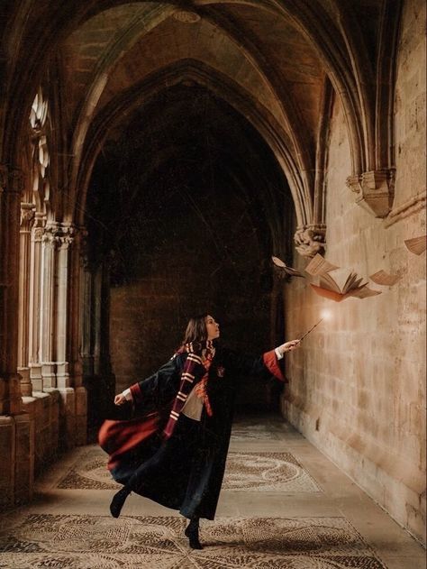 Harry Potter Poses, Harry Potter Photoshoot Ideas, Witchy Photoshoot Ideas, Harry Potter Photoshoot, Pre Convo, Harry Potter Photography, 18th Birthday Debut, Harry Potter Graduation, Witchy Photoshoot