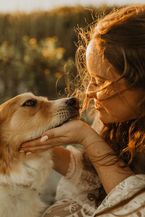 Simple Beach Elopement, Dog Owner Photoshoot, Dog Family Pictures, Family Dog Photos, Pet Photography Poses, Dog Photoshoot Pet Photography, Dog Photography Poses, Texas Elopement, Foto Cowgirl