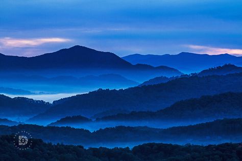 Early morning sunrise in the Blue Ridge mountains of North… | Flickr Blue Ridge Mountains Virginia, Blue Ridge Mountains Art, Mountain Painting Acrylic, Sunrise Tattoo, Early Morning Sunrise, Mountain Mural, Build Design, Foggy Mountains, Morning Sunrise