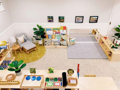 Keep Toddlers Busy At Home, Montessori Kids Room, Montessori Toddler Rooms, Keep Toddlers Busy, Montessori Infant Room, Daycare Furniture, Kindergarten Classroom Ideas, Infant Classroom, Montessori Home