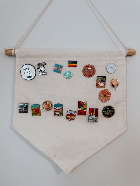 National Park Display Ideas, Display Souvenirs Ideas, National Park Souvenir Ideas, Travel Pins Collection, National Park Patches Display Ideas, Pin Display Ideas, Pin Collection Displays, Travel Display, Enamel Pin Design