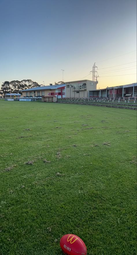 Australian Football Aesthetic, Aussie Country Aesthetic, Football Australia, Afl Aesthetic, Afl Wallpaper, Girls Playing Football, Australian Football League, Essendon Football Club, Australian Football