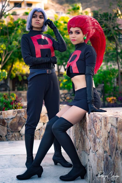 Cosplay Team Rocket Black of Pokemon. Jessie and James Cosplay. Photographer: Rodrigo Colunga. Jessie And James Costume, Jessie Team Rocket Costume, Team Rocket Outfit, Team Rocket Costume Black, Team Rocket Black Outfit, Team Rocket Cosplay Black, Jesse Team Rocket Cosplay, Jessie Team Rocket Cosplay, Team Rocket Grunt Cosplay