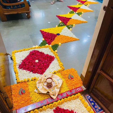 Kankupagala Decoration Idea, Grahpravesh Decoration, Flower Decorations For Home Indian, Kanku Pagla Decoration At Home, Welcome Decoration Ideas Home Indian, Paper Rangoli, Flowers Rangoli, Indian Wedding Theme, Fresh Flower Jewelry