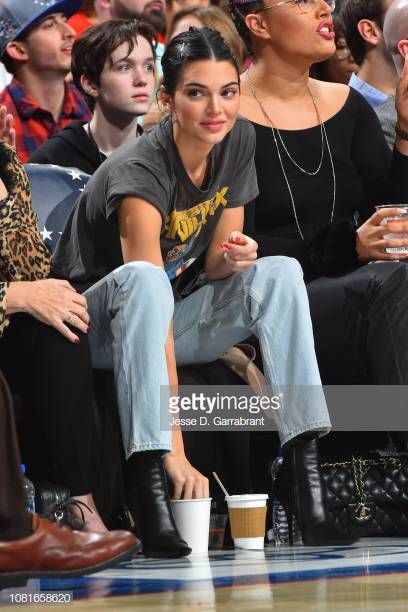 Kendall Jenner attends a game between the Toronto Raptors and Philadelphia 76ers on December 22 2018 at the Wells Fargo Center in Philadelphia... Celebrity Basketball Game, Kendall Basketball Game Outfit, Celebrity Basketball Game Outfit, Celebrity Courtside Style, Raptors Game Outfit Women, Celebrities Courtside, Casual Basketball Game Outfit, Kendall Jenner Basketball Game, Celebrity Courtside