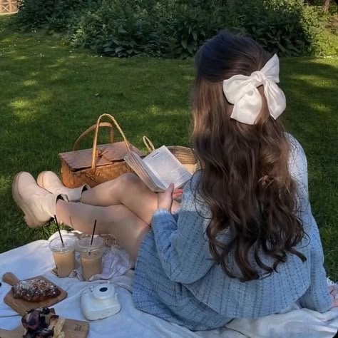 Picnic Poses Photo Ideas, Picnic Instagram Pictures, Piknik Aesthetic, Picnic Photo Shoot, Picnic Pictures, Picnic Photography, Picnic Inspiration, Pose Fotografi, Image Swag