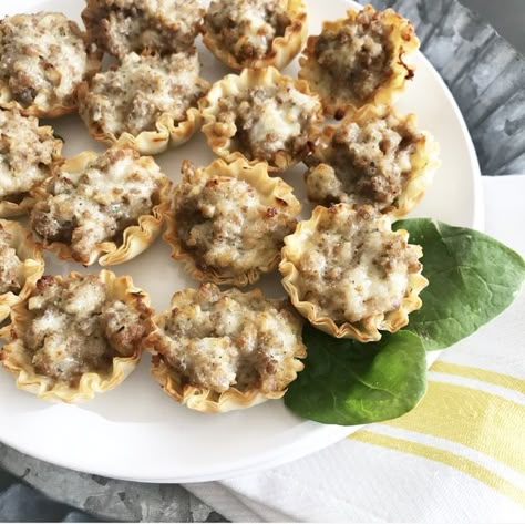 Easy breakfast or appetizer: Ranch Sausage Cups Sausage Cups, Phyllo Appetizers, Phyllo Shells, Pecan Bites, Ideas For Back To School, Easy Breakfast Ideas, Phyllo Cups, Holiday Appetizers Recipes, Fall Appetizers