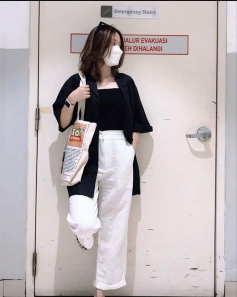 Pin by surianty ramba on My esthetic in 2022 | Model pakaian remaja, Model pakaian jalanan korea, Gaya kasual wanita Outfit Campus, Outfit Ngampus, Ootd Simple, Outfit Korean Style, Simple Style Outfits, Everyday Casual Outfits, Casual College Outfits, Clothes Korean Style, Style Korea