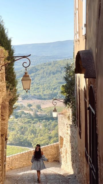 Hannah ☆ Traveller on Instagram: "The tiny hilltop village of Gordes in the Luberon Provence of France 🍃 This village is a step back in time, one of the most beautiful places in France. It was like taking a step into a storybook that could end up as a Disney movie 🎀 #gordes #luberon #provence #cottagecore #cottagecoreaesthetic #disneylove #southoffrance #slowliving #mediterraneo #visitlafrance #neverendingsummer #provencestyle #provencelife" Country Side France, Gordes France Aesthetic, Country Side Of France, Small Town Europe, Small Town France, South Of France Villages, France In The Summer, South Of France Countryside, Rural France Aesthetic