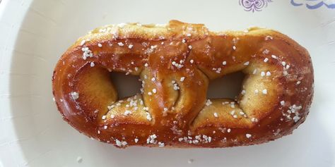 Homemade Soft Pretzels: Wawa Pretzel Copycat Plus 4 Bonus Recipes - Toddler Meal Tips Pretzel Dogs Recipe, Homemade Pretzels Recipe, Pretzel Dog, Pretzel Dogs, Pretzel Recipe, Pretzel Dough, Soft Pretzel Recipe, Homemade Pretzels, Homemade Soft Pretzels