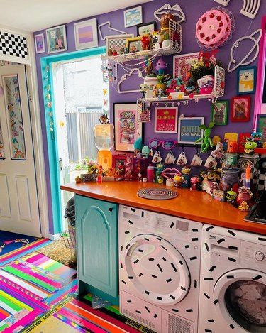 Maximalist Camper, Cluttercore Room, Cluttercore Bedroom, Neon Kitchen, Comfy Apartment, Nerd Room, Dreamy Decor, 80s Neon, Japanese Home