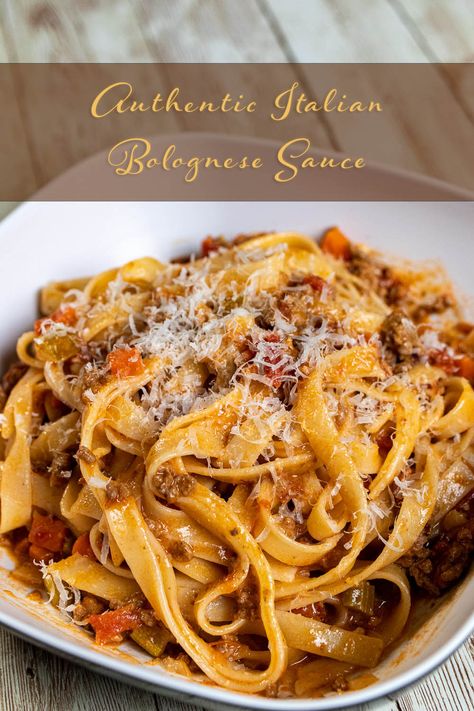 Authentic Spaghetti Bolognese, Bolognese Sauce With Cream, Fettucini Bolognese, Giada Bolognese Recipe, Ragu Bolognese Recipe, Ragu Alla Bolognese, Authentic Bolognese Sauce, Spaghetti Sauces, Authentic Bolognese