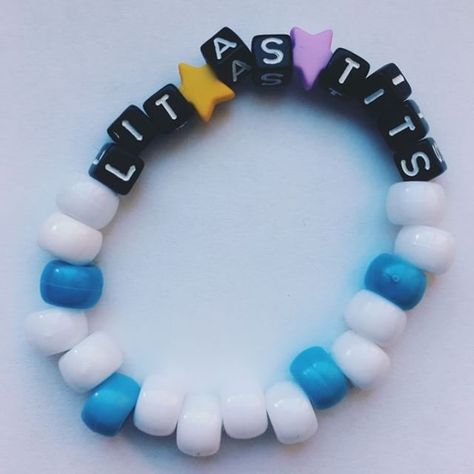 Ravelets👌🏼 Edc Kandi Bracelets, Rave Kandi Ideas Edm, Kandi Ideas Words, Rave Kandi Bracelets, Festival Kandi, Edc Bracelets, Rave Kandi Ideas, Rave Candy, Edc Festival